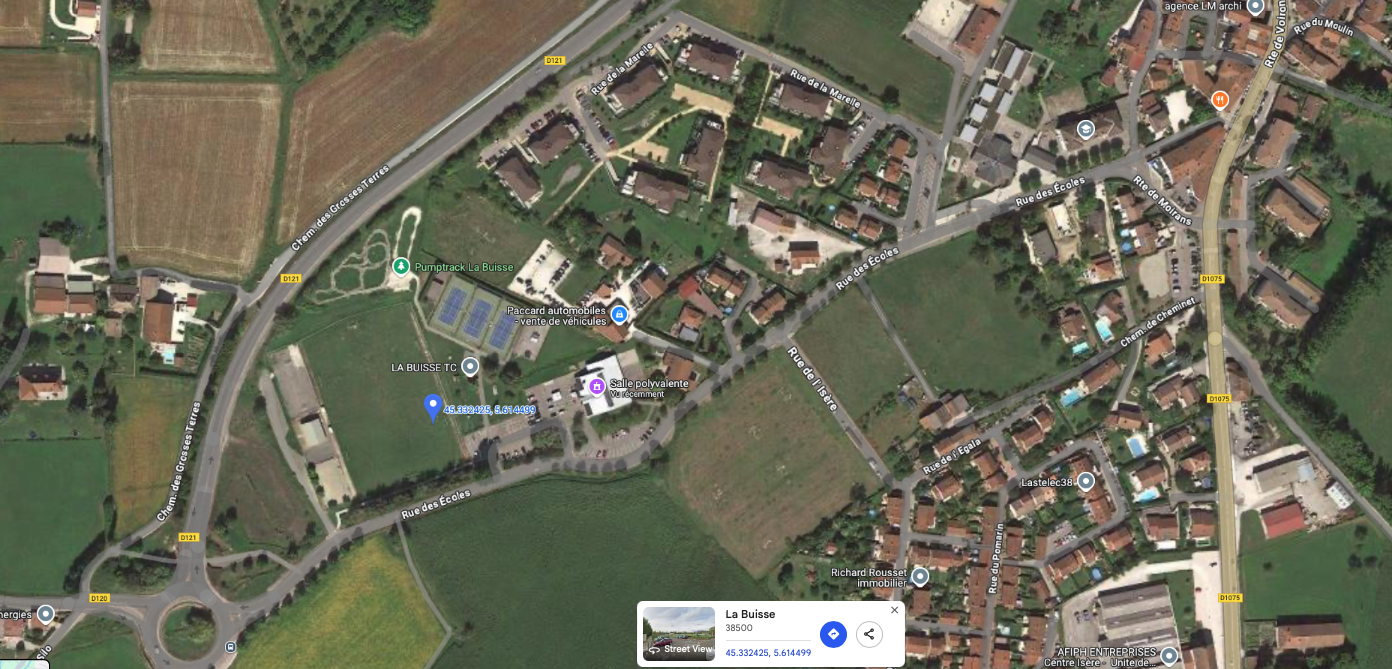 Terrain de foot, La Buisse